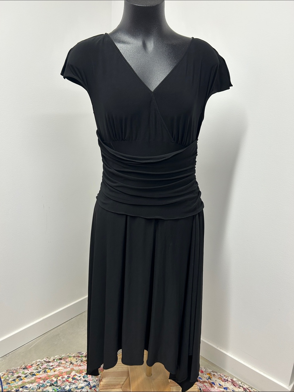 Adrianna Papell Black Ruched Empire Waist Cap Sleeve Midi Dress Size 12